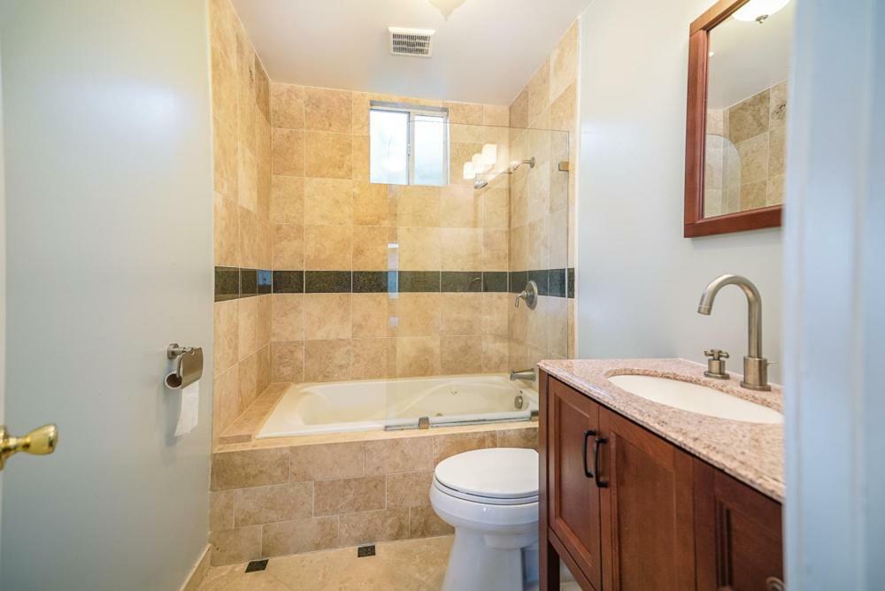 Stylish 2 Bed & 2 Bath At The Heart Of Hollywood With Free Parking - One Car Only Apartment Лос Анджелис Екстериор снимка
