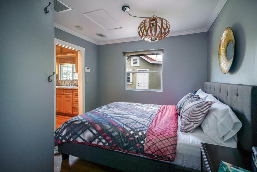 Stylish 2 Bed & 2 Bath At The Heart Of Hollywood With Free Parking - One Car Only Apartment Лос Анджелис Екстериор снимка