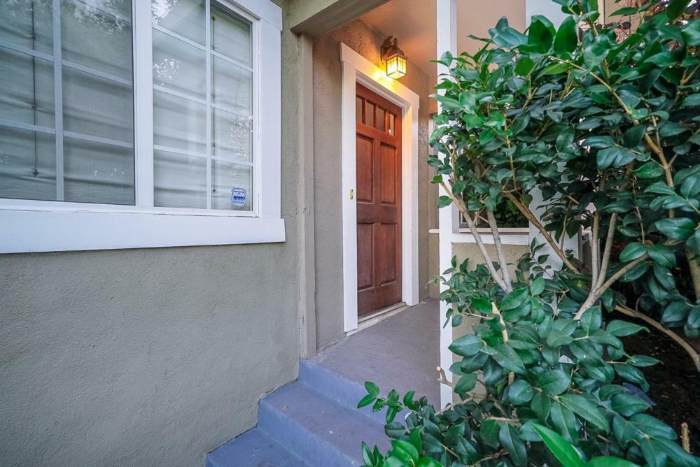 Stylish 2 Bed & 2 Bath At The Heart Of Hollywood With Free Parking - One Car Only Apartment Лос Анджелис Екстериор снимка